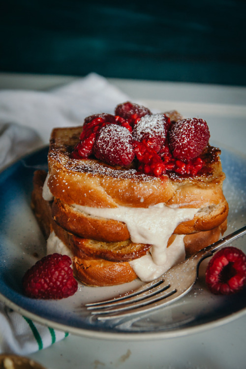 veganfoody:Stuffed Vegan French Toast with Cashew Cream