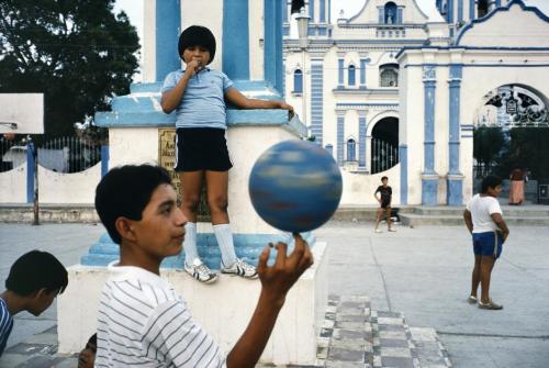 la-beaute–de-pandore:Alex WebbMEXICO. Oaxaca state....