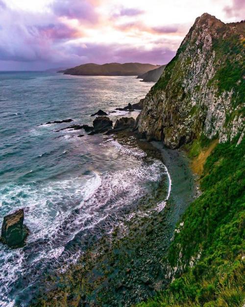 amazinglybeautifulphotography:Sunset at the Catlins, New Zealand...