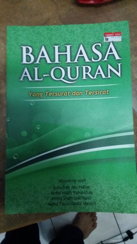 Adik aku hadiahkan buku ini. Yep, memang bagus banget buku ini untuk mereka yang sudah ada penguasaan bahasa Arab. Kalau yang tiada, aku memang tidak rekomen sebab nanti susah untuk mereka memetik manfaat yang ada dalam buku ini.
Buku ini...