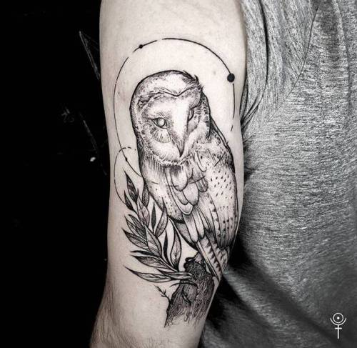 By Gabor Zolyomi, done at Fatum Tattoo, Budapest.... zolyomi;line art;big;animal;tricep;bird;barn owl;facebook;blackwork;twitter;illustrative
