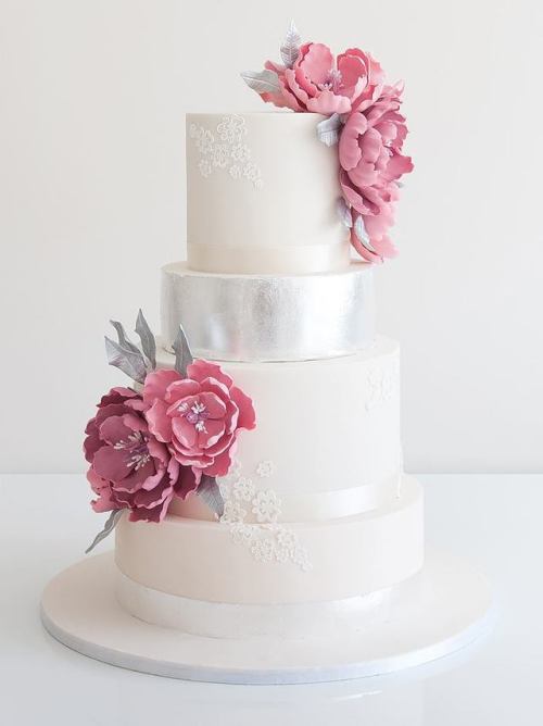 Simple but pretty white wedding cake with peoniesBy: Coco Cakes...