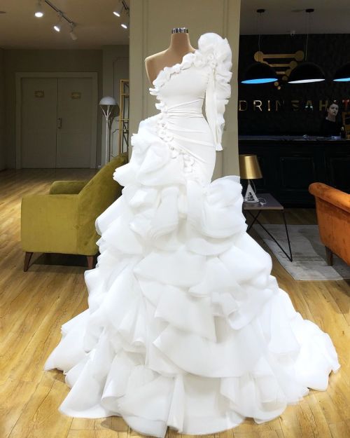 valdrin sahiti wedding dress