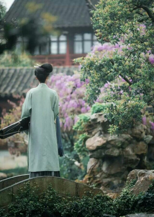 ziseviolet:xxxshakespearexxx:东边糖糖云Traditional Chinese hanfu...