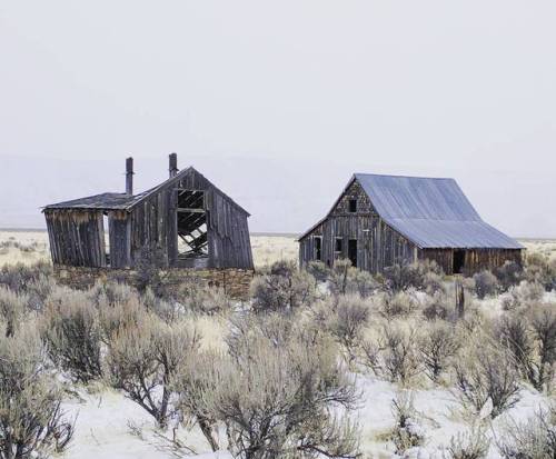 abandonedandurbex:I was exploring this farm home in Oregon that...