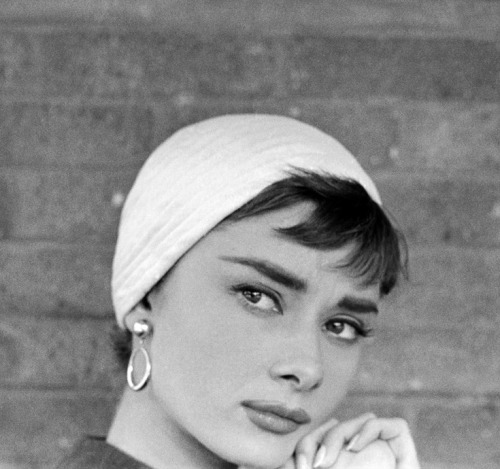 kradhe:USA. New York. Long Island. 1954. Audrey Hepburn during...