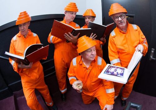 awesomepeoplereading:Devo reads. With guest...