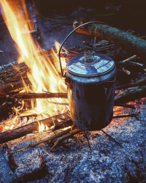 bushcraftstaywild:Coffe timeSzeretem a kávét. #bushcraft...