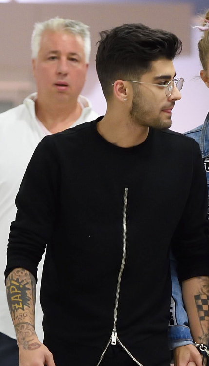 kingzayndaily:Zayn in New York City - 09/15