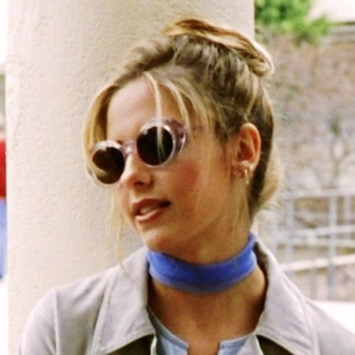 rosenbering:buffy summers + wearing sunglasses