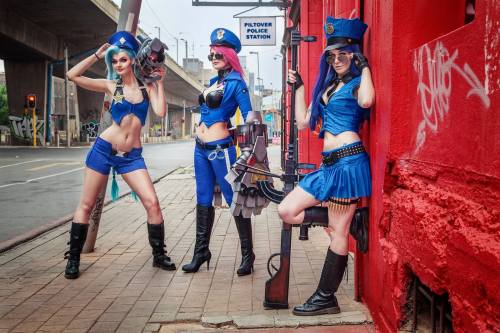 queens-of-cosplay:Jinx,Vi & CaitCosplayers: GiantShev...