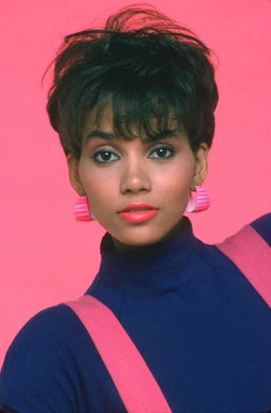 Halle Berry Hairstyle In Boomerang - Haircuts you'll be ...