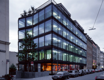 subtilitas:<br /><br />Herzog  De Meuron - Herrnstrasse apartments, Munich 2000. Photos  Margherita Spiluttini. <br />