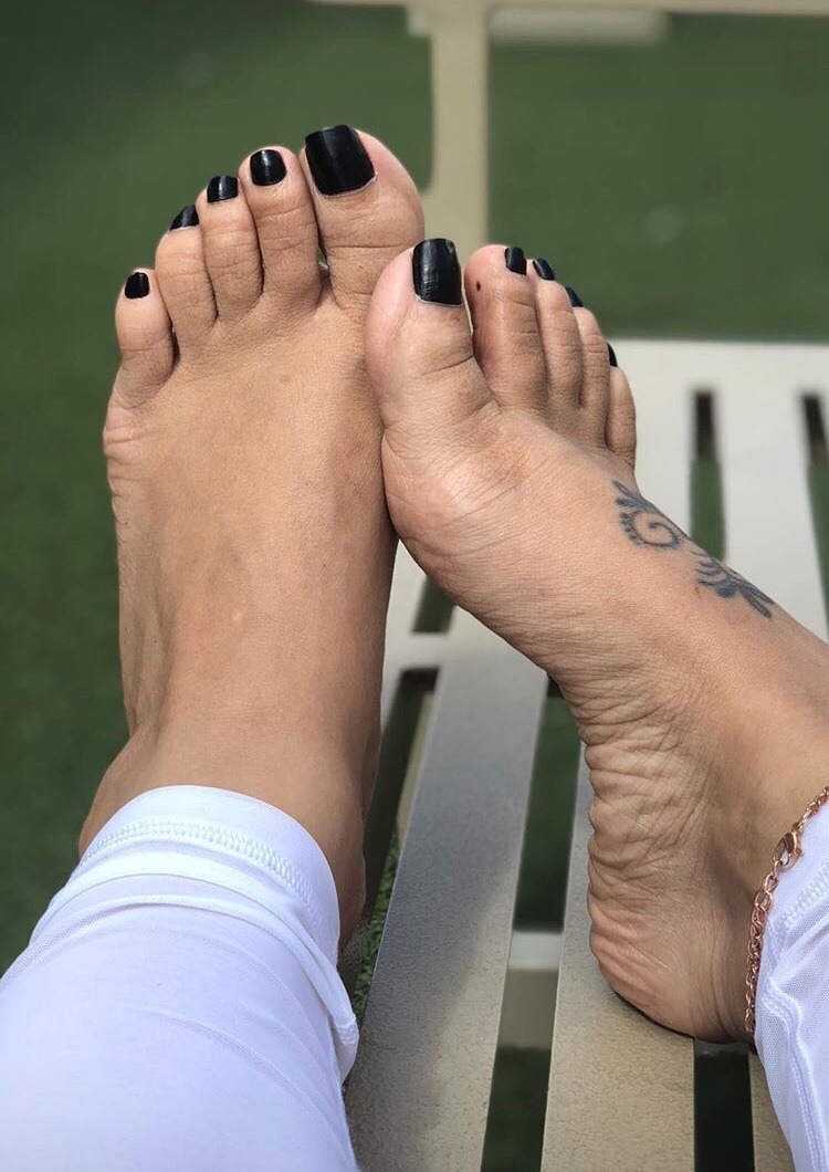 Ebony Redbone Feet Porn - Pretty Feet & Ass Fetish