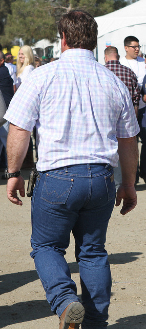 bulgingbearpants:Follow @BulgingBearPants for bear bulge...