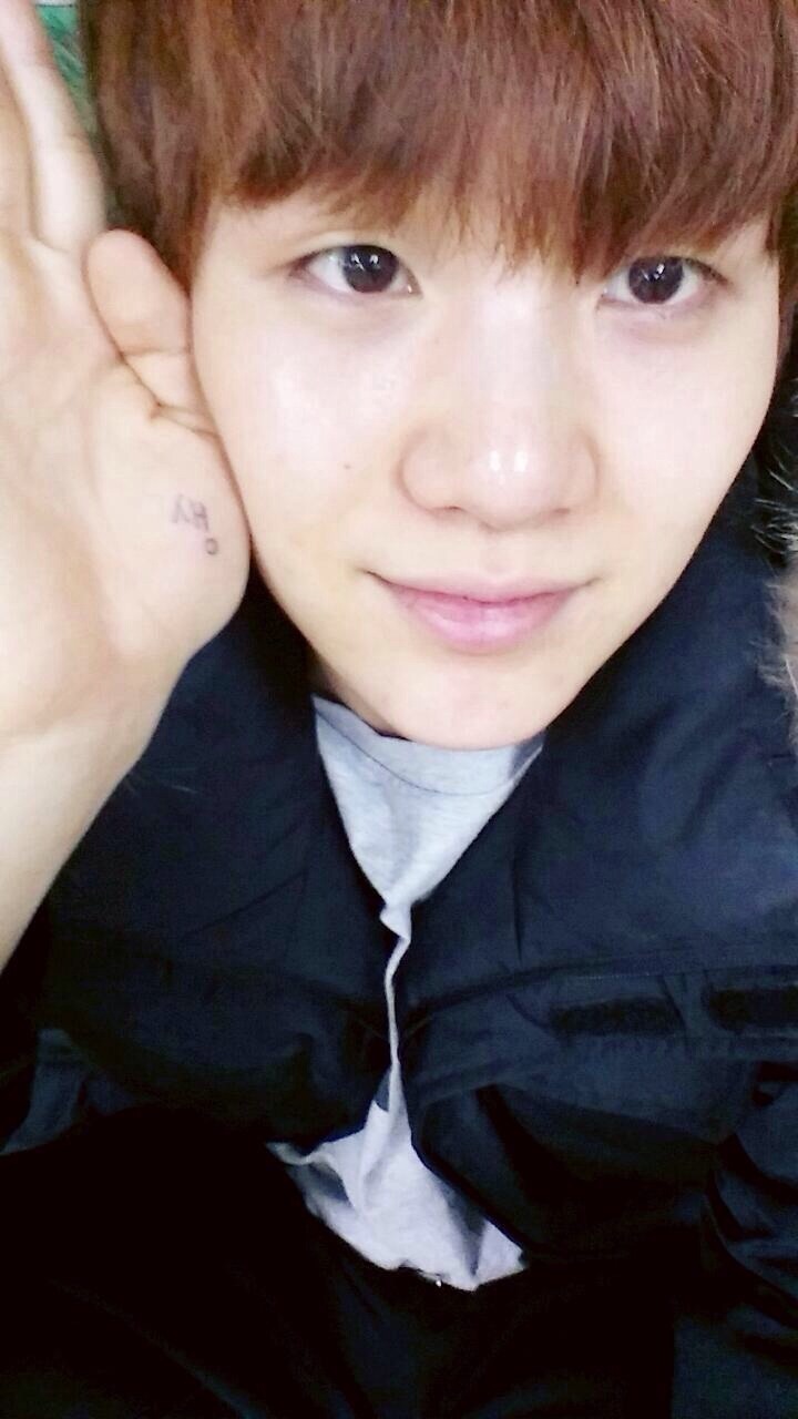 bts-trans:
“ “ #진형생일ㅊㅋ 슈가의 시선 홈마도 진형의 생일을 축하합니다 ㅊㅋ http://t.co/C0QGFFDAUp
”
[SUGA] #HappyBTSJinDay Suga’s Sight homepage too wishes a happy birthday to Jin hyung http://t.co/C0QGFFDAUp
“ Trans cr; Denise @ bts-trans
© TAKE OUT WITH FULL CREDITS
” ”