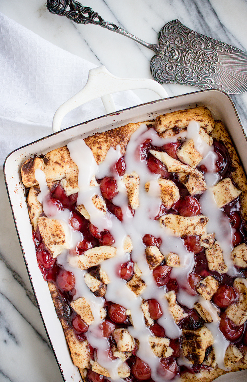 a Love a fare — Simple Cherry and Cinnamon Roll Cake