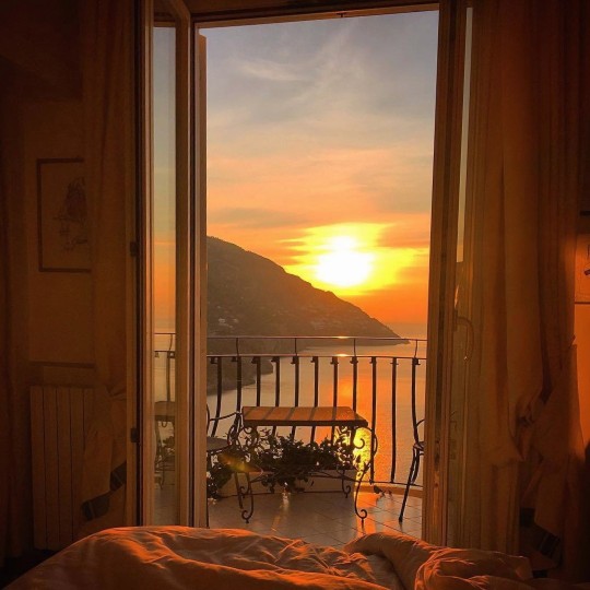 âInvest the first hour of the day, the âGolden Hour,â in yourself.â ~ Brian Tracy