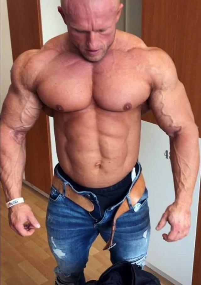 gay porn muscle daddy