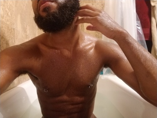 rjr118:Bath time selfies…..