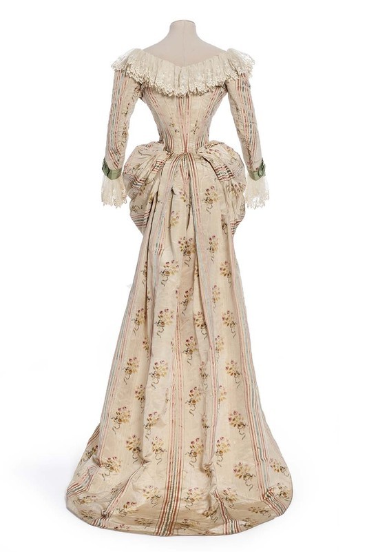 Fashion and Costume History – fripperiesandfobs: Bodice with train ca ...