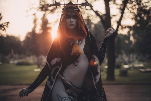 I love Midna so much, and trying to capture a Twilighty scenery...