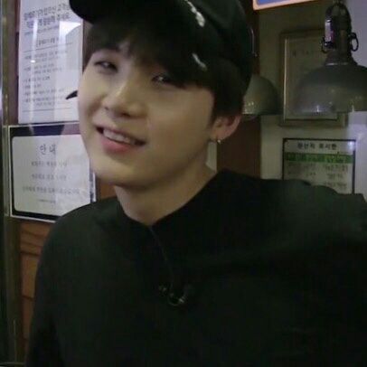 yoongislaugh:a thread of yoongi wearing caps bc he looks so...