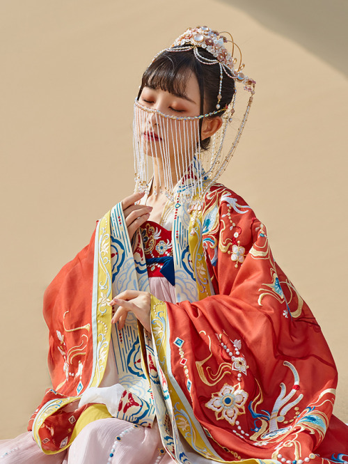 hanfugallery:Chinese hanfu by 十三余·小豆蔻国风