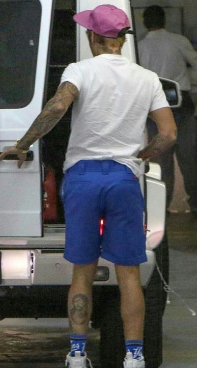 bromancebooty:Justin Bieber has a nice fuckin ass