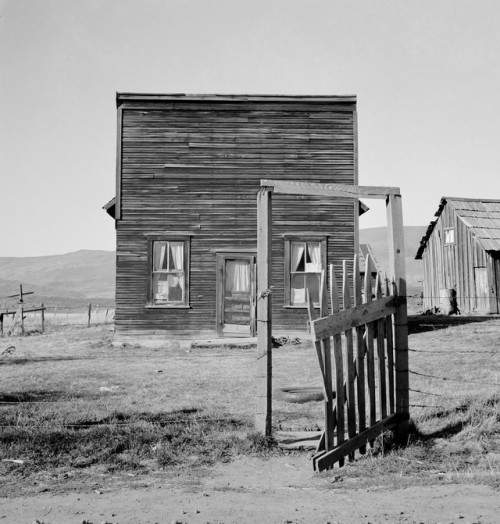 flashofgod:Dorothea Lange, Farmer saloon and stagecoach tavern...