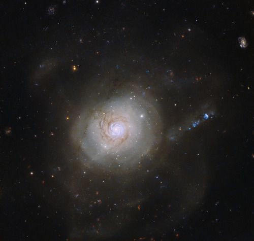 space-pics:Spiral galaxy NGC 7252 [3364 x 3197]