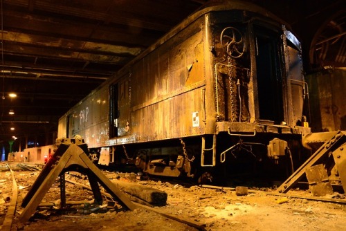 abandonedandurbex:Abandoned train car beneath the Waldorf...