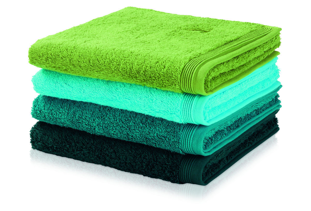 Как выглядит полотенце. Полотенце. Полотенце махровое. Стопка махровых полотенец. Зеленое полотенце.
