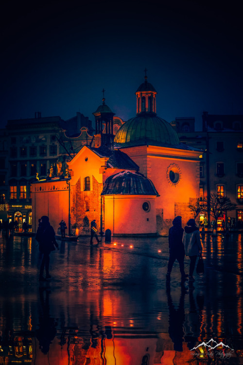 visionsandvistas:Rainy glow in Krakow