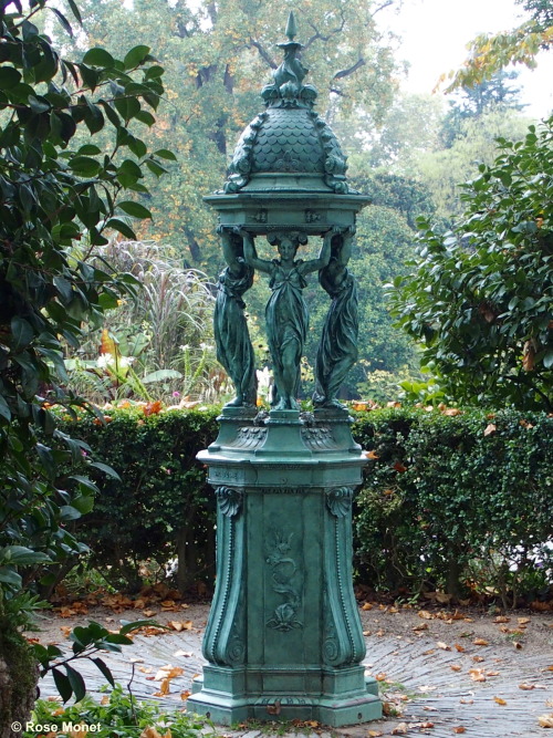 rosemonetphotos:Fontaine Wallace à Nantes (France).