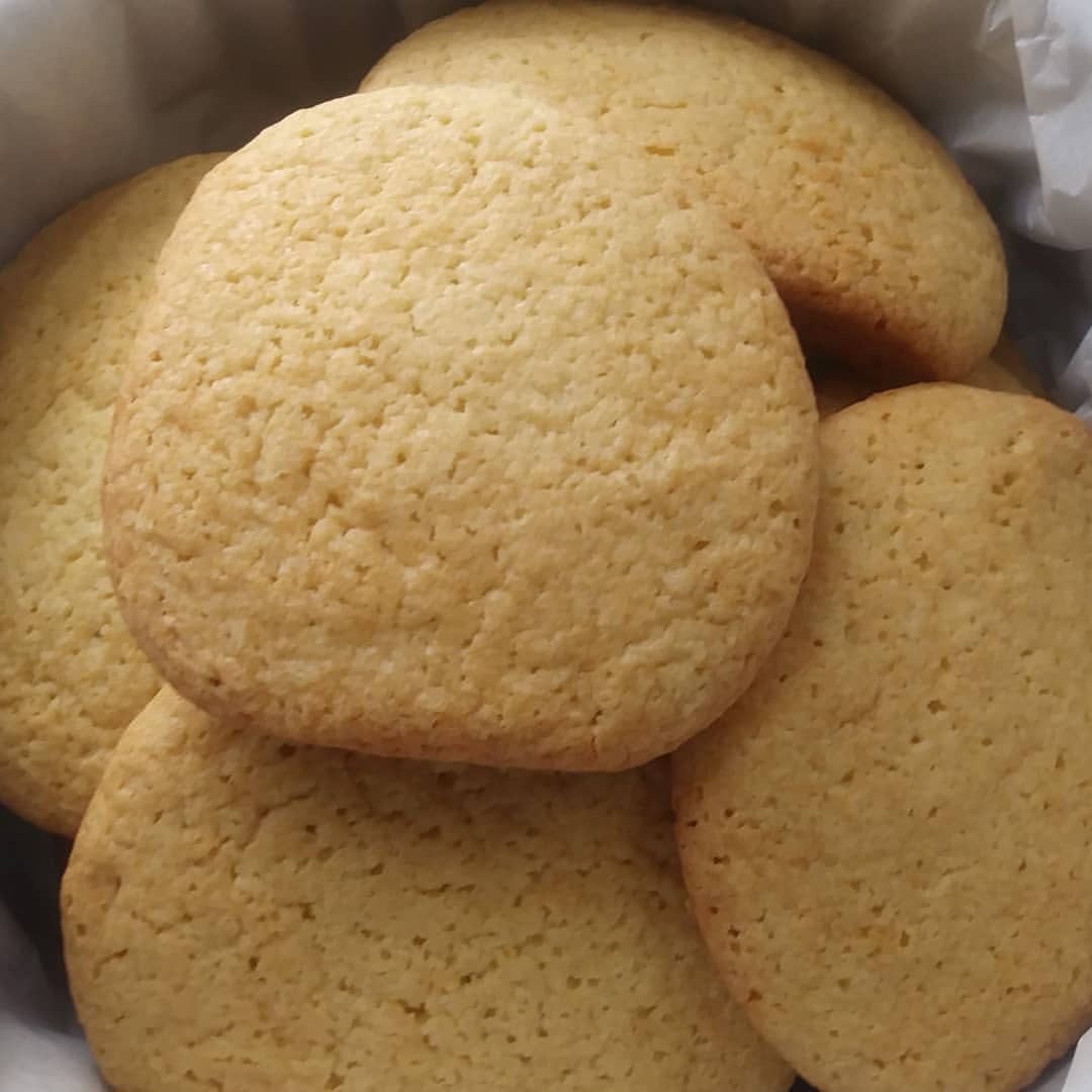 <p>Old Fashioned Teacakes The best Southern Cookie ever 😘.<br/>
.<br/>
.<br/>
Online Ordering Available <br/>
.<br/>
.<br/>
.<br/>
.<br/>
.<br/>
#teacakes #teacake #cookiesofinstagram #cookiesofig #realcakebaker #coffee #tea #labakery #southernstyle #bhgbaking #bhfyp #bhgfood #losangeles #localbusinesses #lafoodjunkie #lafoodie #labakery #thechew #thebest #bakefeed #thebakefeed #sweettooth #desserts #dessert #madefromscratch #foodpics #foodblogeats #foodstagram #laeats #eatfamous (at The Real Cake Baker)<br/>
<a href="https://www.instagram.com/p/BuMAUMpguTi/?utm_source=ig_tumblr_share&igshid=1cprwhfrt7g17" target="_blank">https://www.instagram.com/p/BuMAUMpguTi/?utm_source=ig_tumblr_share&igshid=1cprwhfrt7g17</a></p>