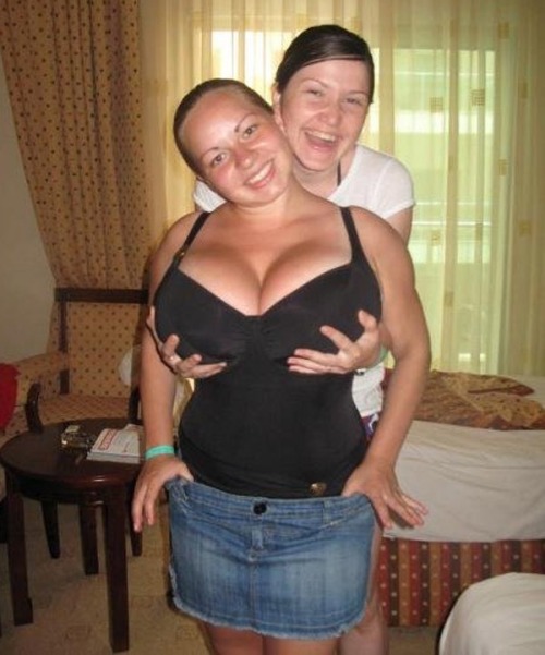 iloverealbigboobs:Love those tits