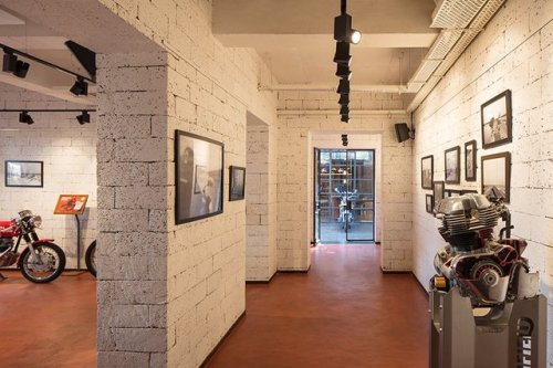 The Royal Enfield Garage Cafe / Studio Lotus 