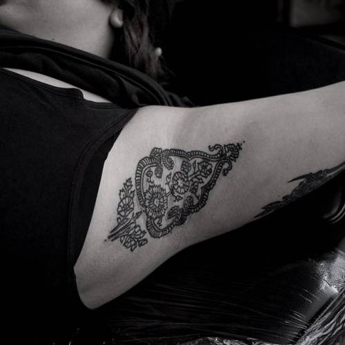 By Alex Bawn, done at 72 Street Tattoo, Stoke-on-Trent.... armpit;line art;ornamental;alex bawn;facebook;blackwork;twitter;sacred geometry;medium size;other