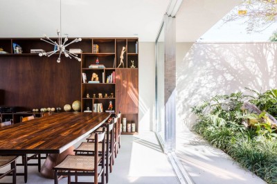 life1nmotion:<br />Vibrant Contemporary Home in São PauloCasa Lara is a private home located in Jardim Paulistano, São Paulo, Brazil.It was designed by Felipe Hess in 2015.