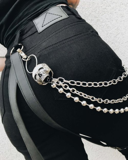 black jeans dark darkness dark beauty gothic goth goth fashion nu goth skul superiorkiller black beauty
