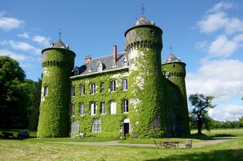 officialaudreykitching:I find myself googling photos of castles...