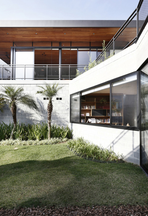 architorturedsouls:RD House / Belluzzo Martinhão Arquitetosph:...