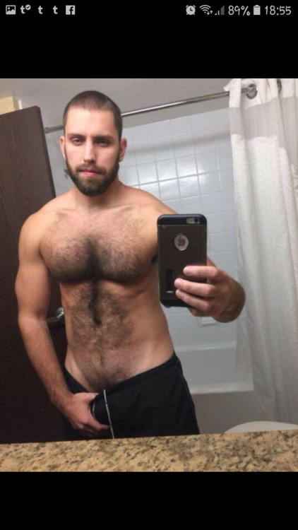 chilenos-grindr2018:Igual esta rico, por donde se mire! Buen...