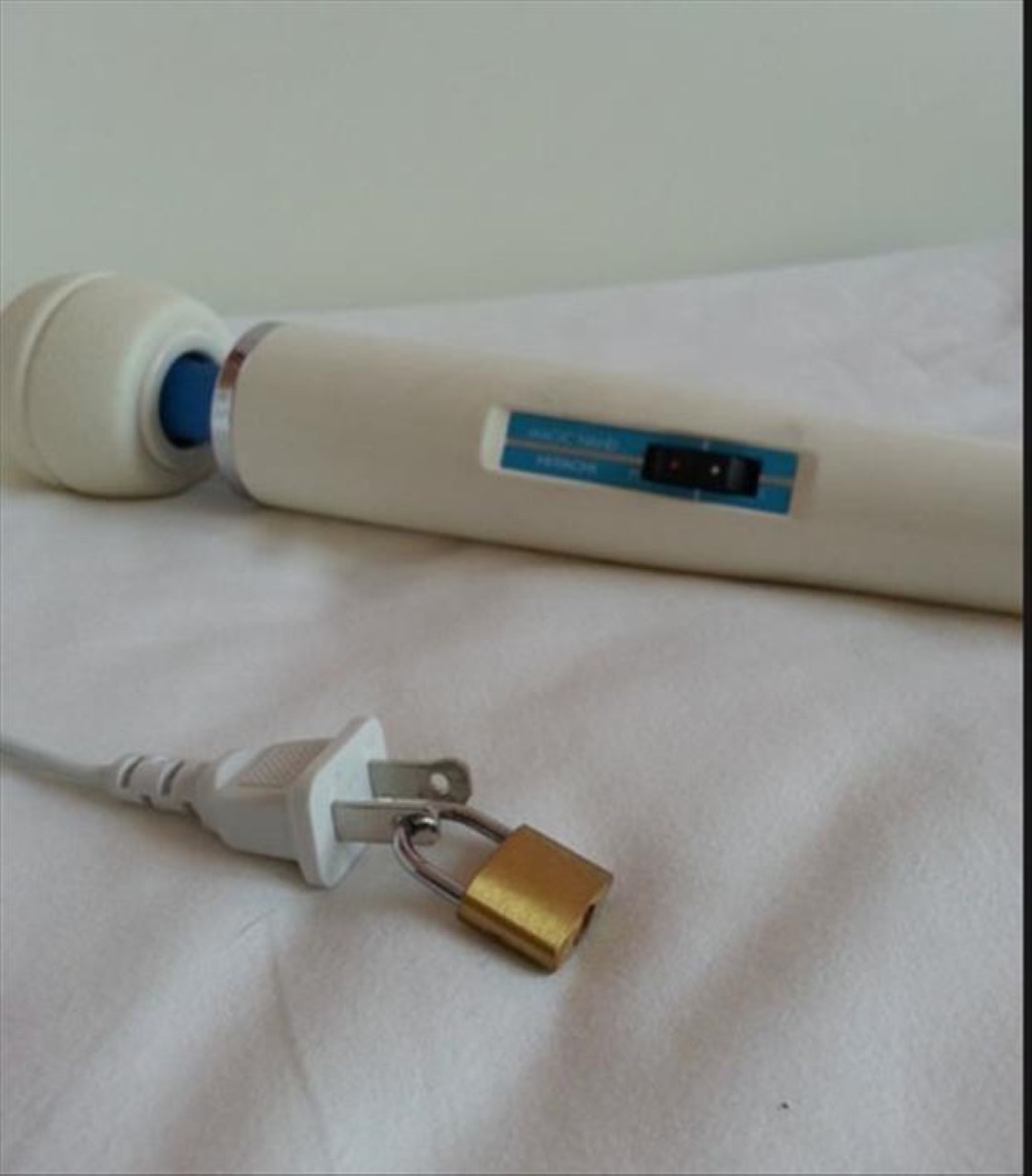 hidden camera getting off with hitachi wand 1 on pics.alisextube.com