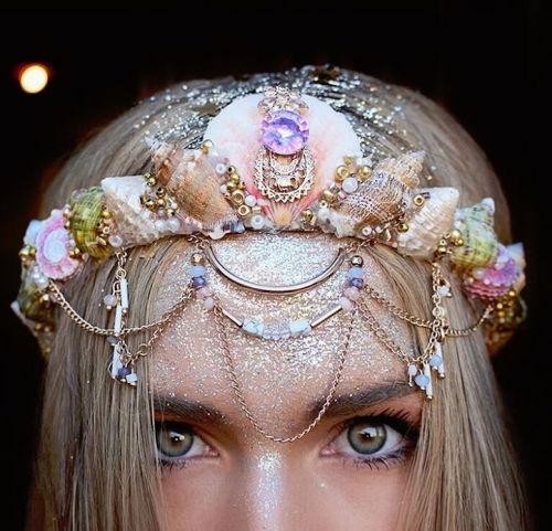 a-night-in-wonderland:Mermaid Sea Shell Crown by Chelsea...