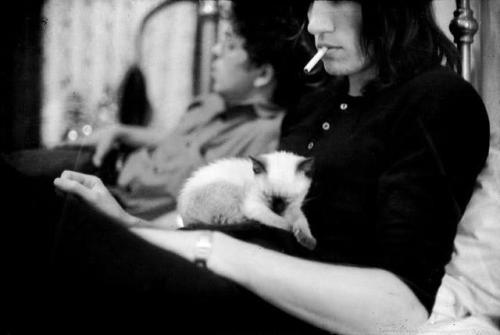 dopaminexantagonist:Roger Waters with Syd’s cat. I think this...