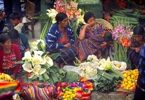 fotojournalismus:Flower market in Chichicastenango, Guatemala,...