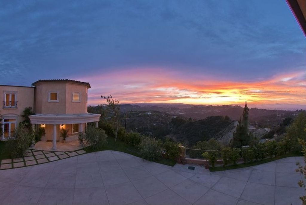 Aesthetic Digs - Nicki Minaj’s Home in Beverly Hills. Beautiful.