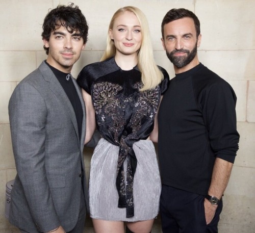 sophieturneristhebest:Joe Jonas, Sophie Turner and Nocolas...